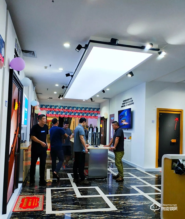 中國智能鎖網祝賀:忠恒高配智能門鎖淄博旗艦店迎開門紅 中國智能鎖網祝賀:忠恒高配智能門鎖淄博旗艦店迎開門紅