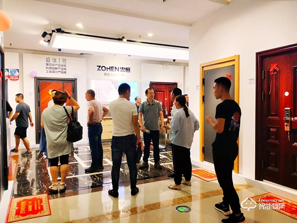 中國智能鎖網祝賀:忠恒高配智能門鎖淄博旗艦店迎開門紅 中國智能鎖網祝賀:忠恒高配智能門鎖淄博旗艦店迎開門紅