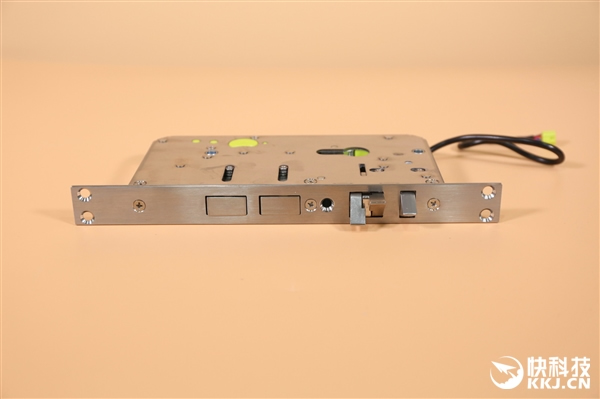 小米首款高端全自動智能鎖圖賞,1699元一觸即開門 小米首款高端全自動智能鎖圖賞,1699元一觸即開門