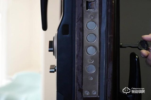 換上人生第一把智能鎖，不帶鑰匙的感覺真是太爽了