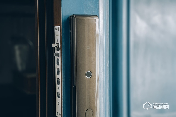 沒有門把手怎么開/鎖門？聯想智能門鎖A1能幫你體驗到