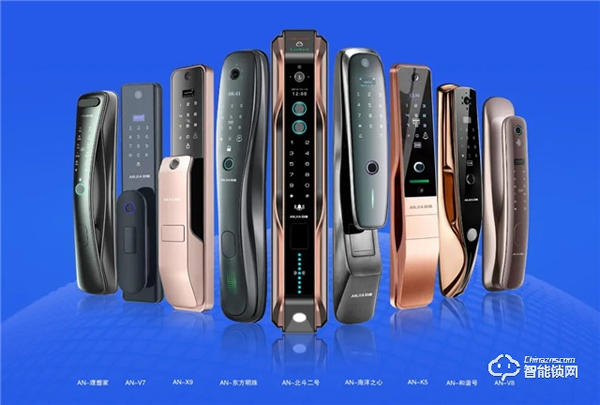 拎著大包小包望門生嘆，輕松開門我有安嘉智能鎖