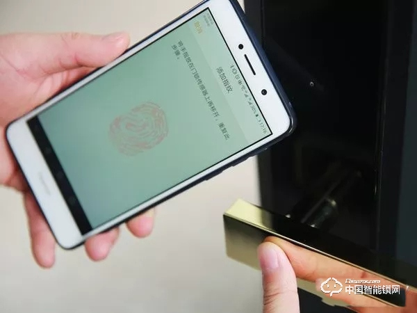 歐瑞博T1智能門鎖體驗：指紋識別精準支持多項智能防護