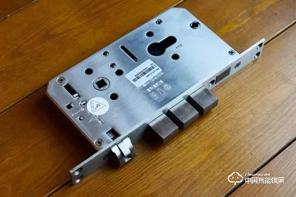 體驗樂橙K5智能指紋鎖：主動防御讓家更安全