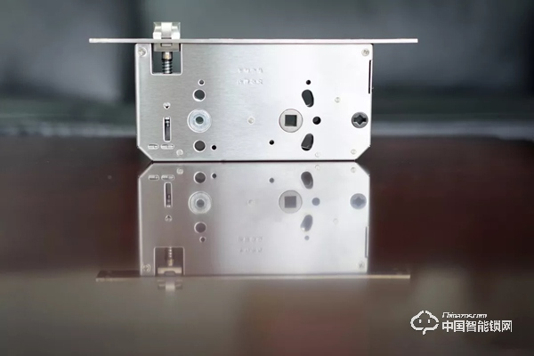 實際測評：亞太天能指紋鎖v1w 展現(xiàn)智能鎖的安全便捷