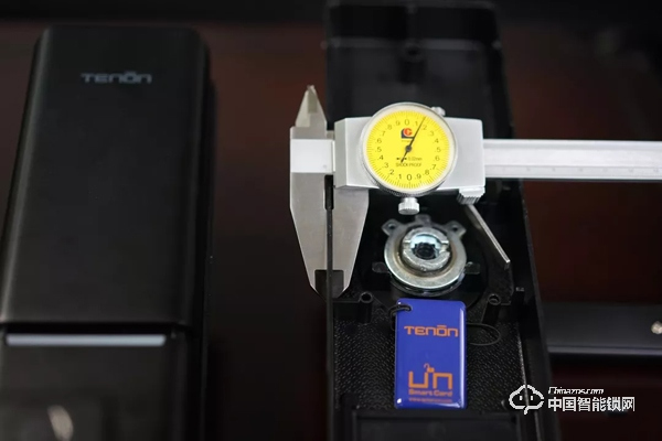 實際測評：亞太天能指紋鎖v1w 展現(xiàn)智能鎖的安全便捷