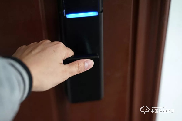 實際測評：亞太天能指紋鎖v1w 展現(xiàn)智能鎖的安全便捷