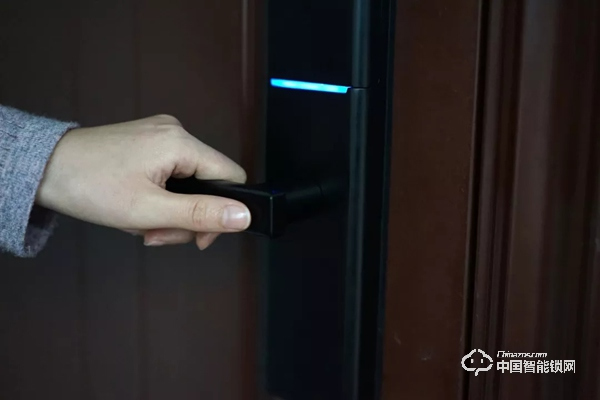 實際測評：亞太天能指紋鎖v1w 展現(xiàn)智能鎖的安全便捷