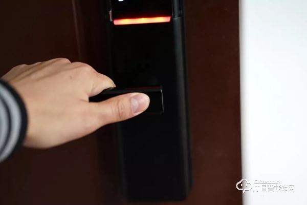 實際測評：亞太天能指紋鎖v1w 展現(xiàn)智能鎖的安全便捷