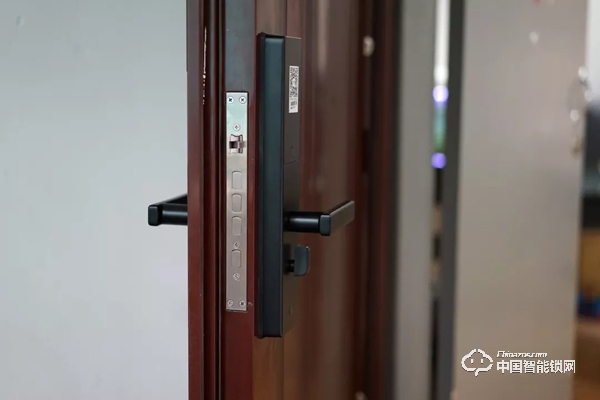 實際測評：亞太天能指紋鎖v1w 展現(xiàn)智能鎖的安全便捷