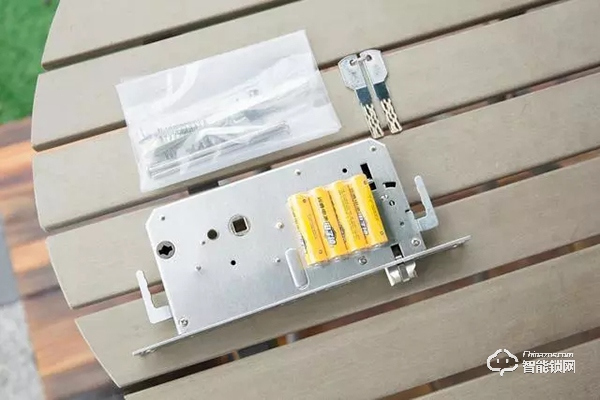 開箱評測 | 創(chuàng)米小白智能門鎖C1，讓每個(gè)家庭因科技而幸福