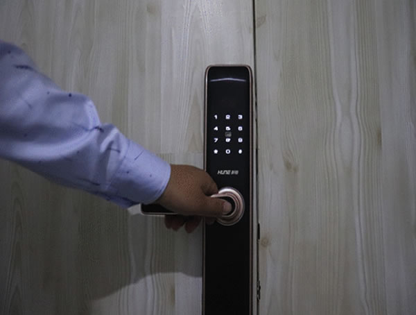 小米米家智能鎖vs科裕i8真實(shí)對比測評