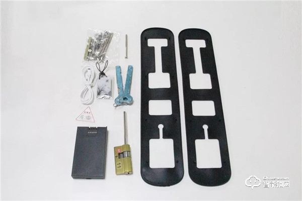 人臉鎖市場實力黑馬！聯(lián)合二號人臉識別全自動智能鎖開箱圖賞