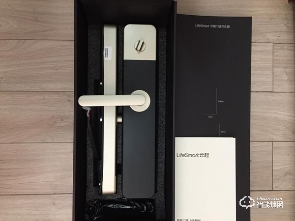 這款云起指紋鎖是榮獲了IF設(shè)計(jì)大獎的產(chǎn)品設(shè)計(jì)材質(zhì)做工都無可挑剔