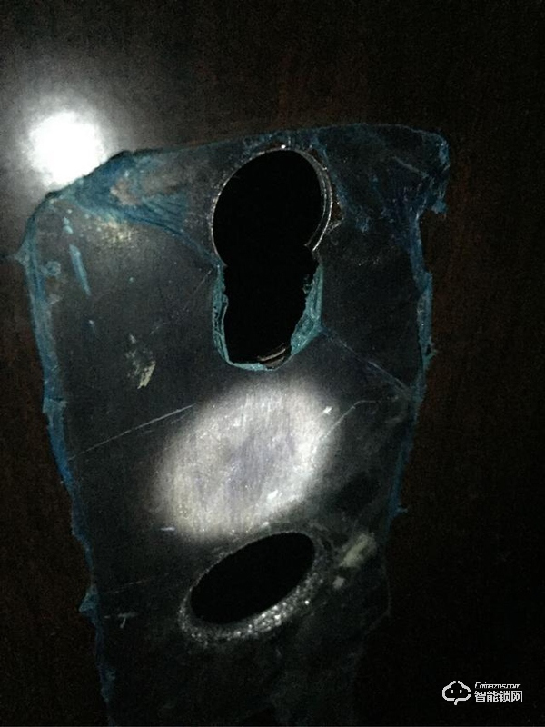 這款云起指紋鎖是榮獲了IF設(shè)計(jì)大獎的產(chǎn)品設(shè)計(jì)材質(zhì)做工都無可挑剔