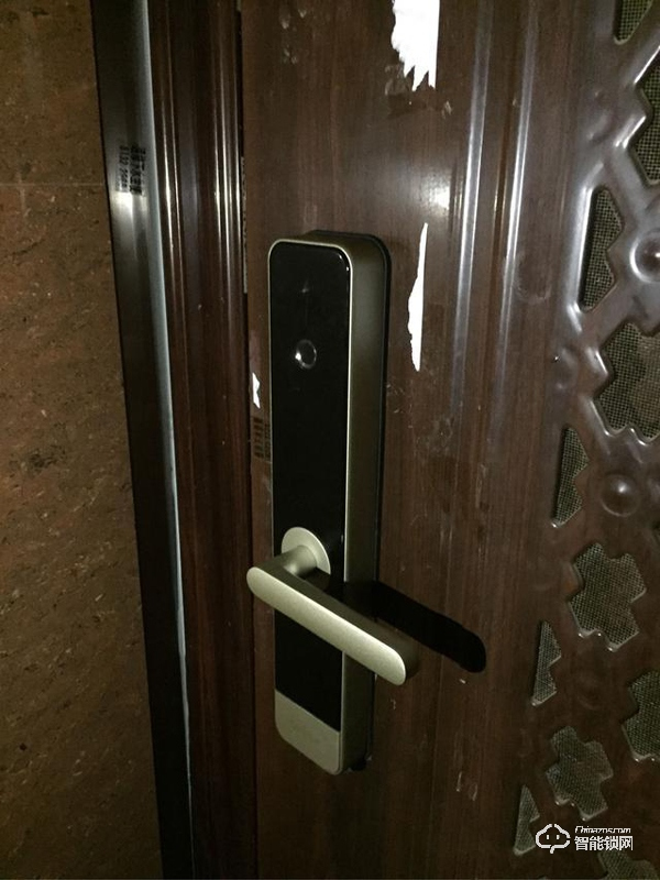 這款云起指紋鎖是榮獲了IF設(shè)計(jì)大獎的產(chǎn)品設(shè)計(jì)材質(zhì)做工都無可挑剔