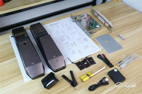 TCL智能鎖實(shí)力攪局，外觀新穎別樹一幟，一鍵開關(guān)更方便