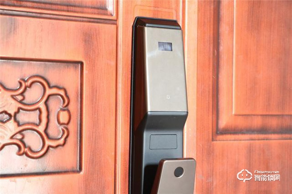 TCL智能鎖實(shí)力攪局，外觀新穎別樹一幟，一鍵開關(guān)更方便