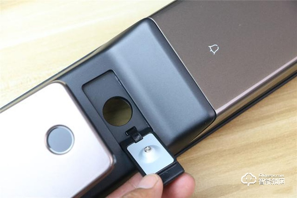 TCL智能鎖實(shí)力攪局，外觀新穎別樹一幟，一鍵開關(guān)更方便