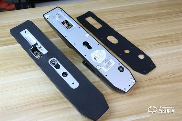 TCL智能鎖實(shí)力攪局，外觀新穎別樹一幟，一鍵開關(guān)更方便