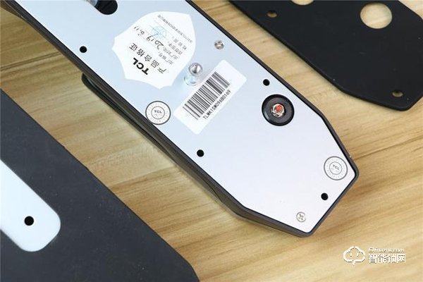 TCL智能鎖實(shí)力攪局，外觀新穎別樹一幟，一鍵開關(guān)更方便