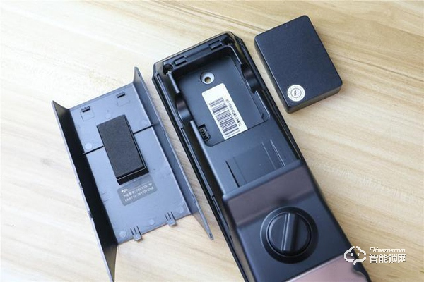 TCL智能鎖實(shí)力攪局，外觀新穎別樹一幟，一鍵開關(guān)更方便