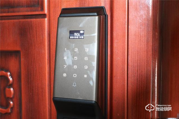 TCL智能鎖實(shí)力攪局，外觀新穎別樹一幟，一鍵開關(guān)更方便