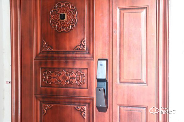 TCL智能鎖實(shí)力攪局，外觀新穎別樹一幟，一鍵開關(guān)更方便