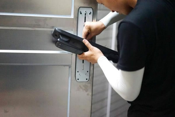 便捷安全兩不誤，希箭C1炫酷黑全自動智能鎖入手記