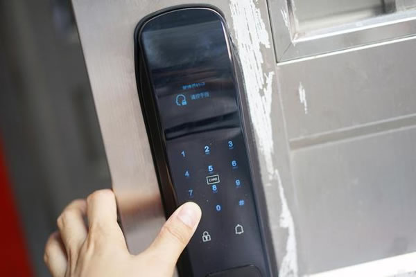 便捷安全兩不誤，希箭C1炫酷黑全自動智能鎖入手記