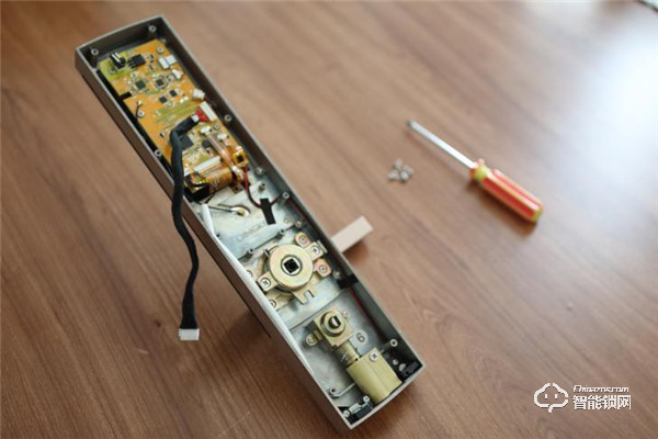 青稞智能鎖T7拆機(jī)評測，售價2999除了屏幕還有華為智卡認(rèn)證！