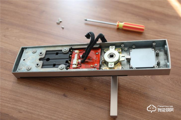 青稞智能鎖T7拆機(jī)評測，售價2999除了屏幕還有華為智卡認(rèn)證！