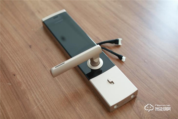 青稞智能鎖T7拆機(jī)評測，售價2999除了屏幕還有華為智卡認(rèn)證！