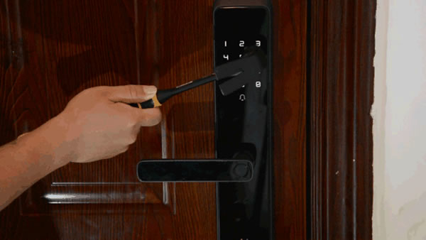 用防彈玻璃做面板，到底有多堅固，創(chuàng)米小白智能門鎖G1親測