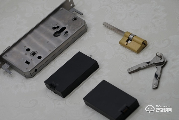 小嘀R5智能鎖評測：把“人臉”當(dāng)鑰匙，0.6秒即可解鎖 | 鈦極客