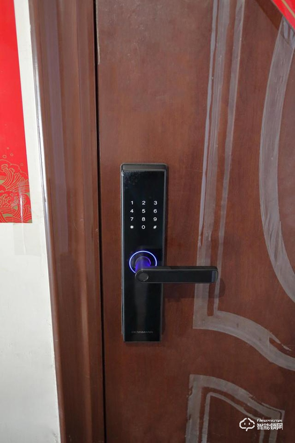 指紋鎖什么品牌好？德施曼、鹿客、派瑞軍工裝甲智能鎖試用測評