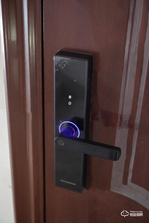 指紋鎖什么品牌好？德施曼、鹿客、派瑞軍工裝甲智能鎖試用測評