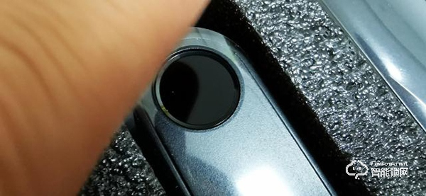 指紋鎖什么品牌好？德施曼、鹿客、派瑞軍工裝甲智能鎖試用測評