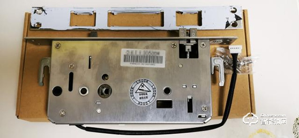 指紋鎖什么品牌好？德施曼、鹿客、派瑞軍工裝甲智能鎖試用測評