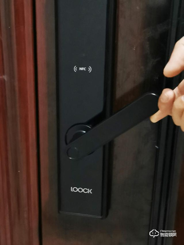 指紋鎖什么品牌好？德施曼、鹿客、派瑞軍工裝甲智能鎖試用測評