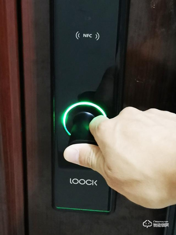 指紋鎖什么品牌好？德施曼、鹿客、派瑞軍工裝甲智能鎖試用測評
