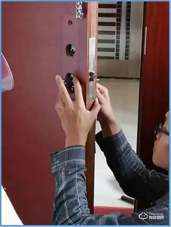 指紋鎖什么品牌好？德施曼、鹿客、派瑞軍工裝甲智能鎖試用測評