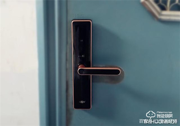 誰說老房子舊防盜門不能用指紋鎖？金指碼SK1指紋鎖來幫忙