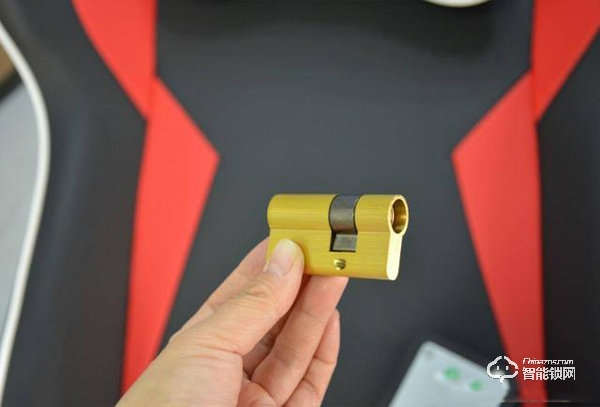 夠安全，買得起，售價僅幾百元的小益E206T智能鎖測評