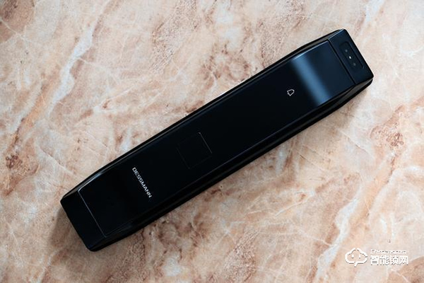 德施曼R7人臉識別智能鎖，換一個更加輕松的方式進家門