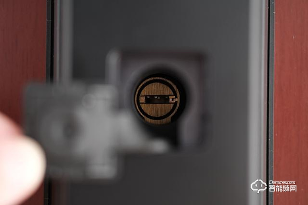 德施曼R7人臉識別智能鎖，換一個更加輕松的方式進家門