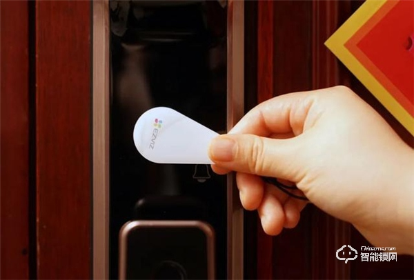 智能貓眼加持安全，螢石DL30VS視頻智能鎖體驗