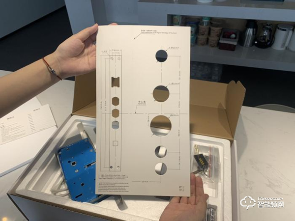 華為系史上性價(jià)比最高智能鎖，VOC指紋鎖x8初體驗(yàn)測(cè)評(píng)