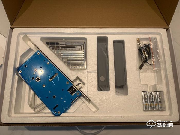 華為系史上性價(jià)比最高智能鎖，VOC指紋鎖x8初體驗(yàn)測(cè)評(píng)