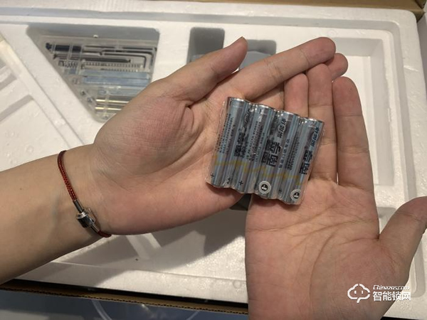 華為系史上性價(jià)比最高智能鎖，VOC指紋鎖x8初體驗(yàn)測(cè)評(píng)